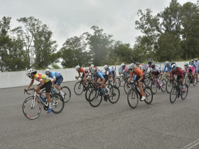 Se corre en  La Bota el Gran Premio Ciudad de Olavarra